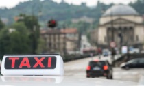 Taxi abusivi a Torino: ritirate due carte di circolazione e multato un conducente