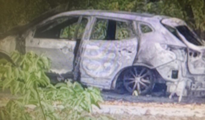 Cadavere carbonizzato di un uomo di 38 anni all’interno di un’auto
