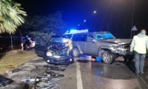 Schianto frontale tra auto e fuoristrada: tre feriti, uno grave