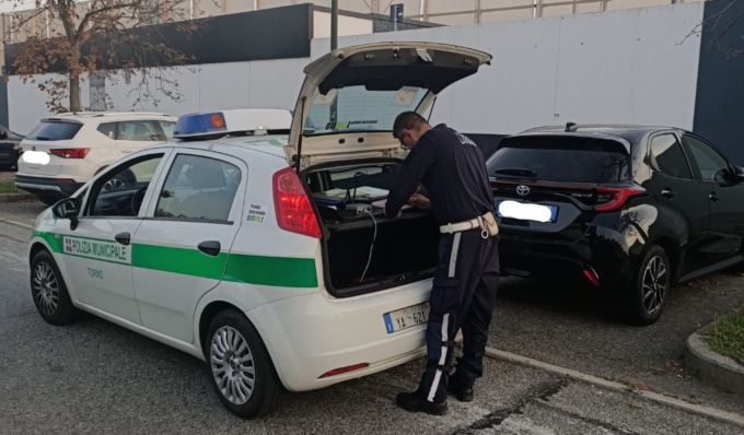 Controlli della Polizia Locale, fermato un uomo che guidava con una patente falsa