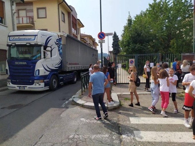 «Basta tir davanti alla Pietro Micca. Così non va»