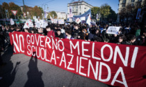 "No Meloni day": studenti in corteo contro il governo nel centro città