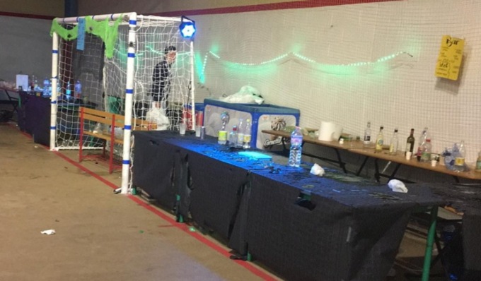 Festa di Halloween abusiva: 400 ragazzi riuniti al Palazzetto dello Sport di Beinasco