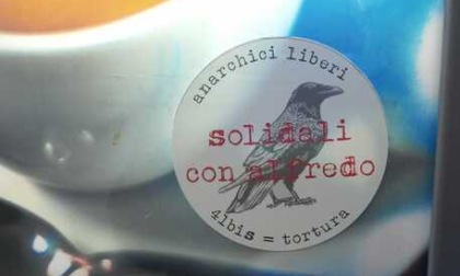 Palazzo di Giustizia, attaccato un "adesivo di solidarietà" all'anarchico Alfredo Cospito