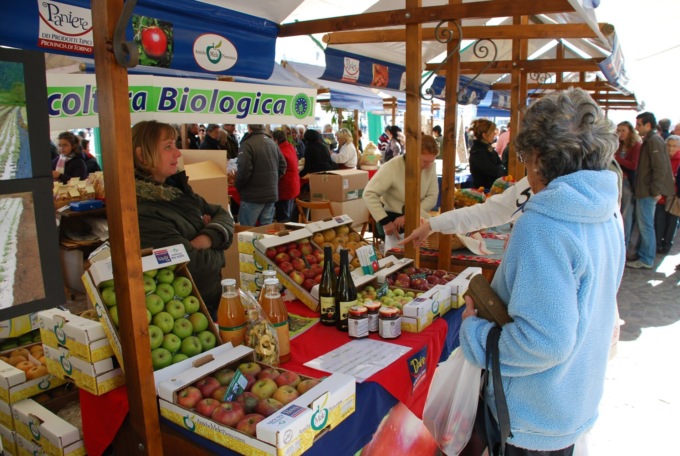 In piazza CLN torna il mercato del paniere