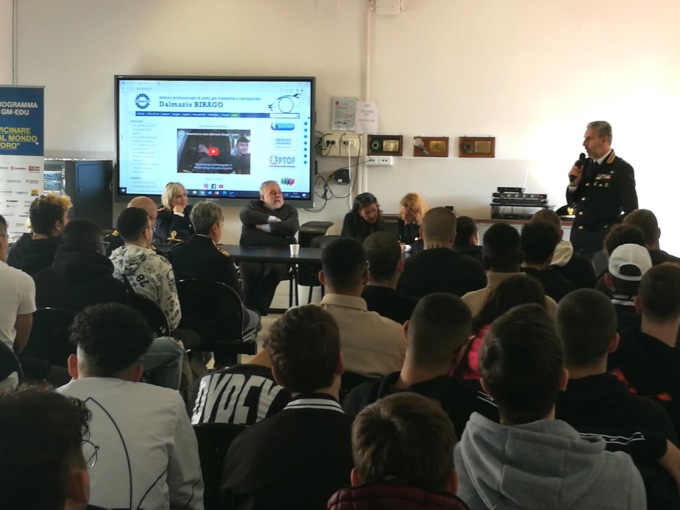 Mattinata di educazione alla legalità: il Questore ha incontrato gli studenti del Birago
