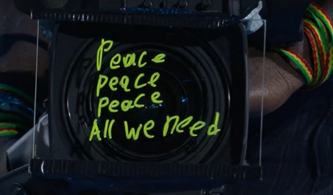 Atp, il tennista russo Rublev vince e scrive sulla videocamera: “Peace, peace, peace”