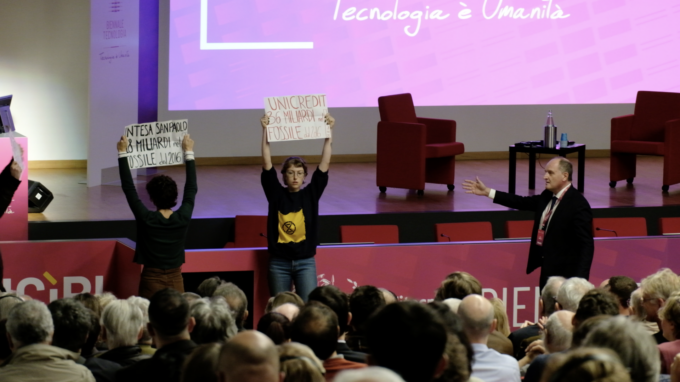 Politecnico, interrotta da Extinction Rebellion l’inaugurazione di Biennale Tecnologia