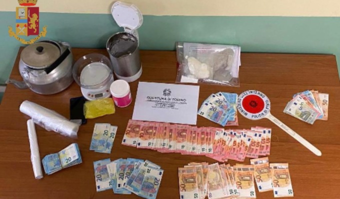 Lo spaccio si gestisce in famiglia: arrestati fratelli nigeriani, in manette anche il cugino