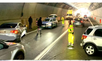 Avigliana, tamponamento tra due auto nella galleria Monte Cuneo: due feriti