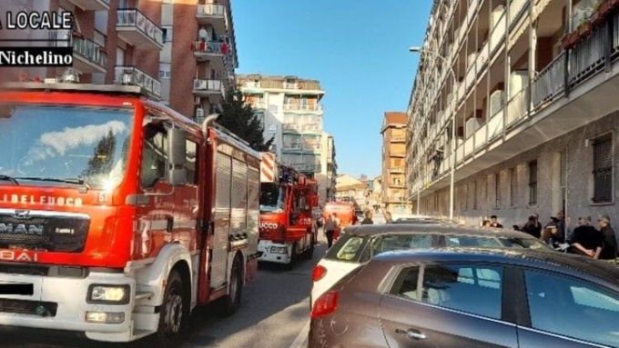 Nichelino, 82enne prepara del cibo e prende fuoco il cucinino: cinque intossicati