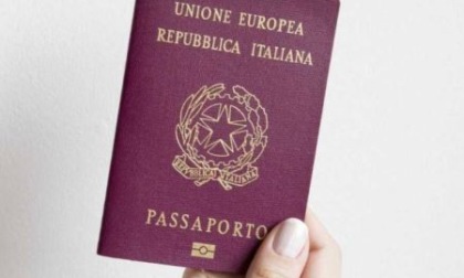 Passaporti, gli orari degli uffici nel mese di maggio