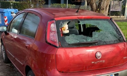 Auto vandalizzate in via del Pascolo a Nichelino