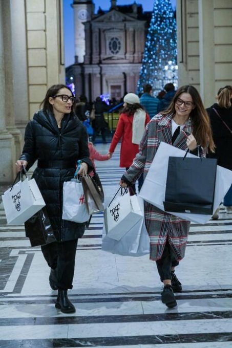Confesercenti, in Piemonte cittadini alle prese con gli ultimi acquisti da mettere sotto l’albero
