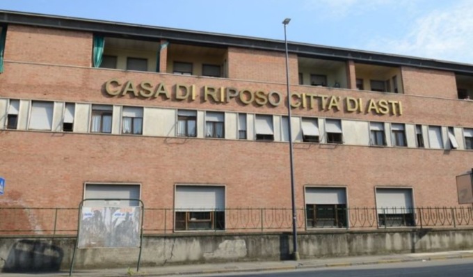Chiusura Casa di Riposo di Asti: iniziato lo sgombero, anziani e personale in lacrime
