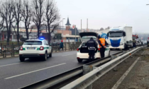 Grave incidente in corso Trieste a Moncalieri: tir sbaglia manovra e taglia la strada ad un'auto