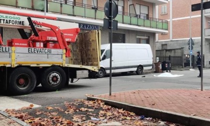 Travolta da un tir: donna muore mentre attraversa la strada