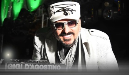 I fans di Gigi d’Agostino festeggiano i 55 anni del Dj torinese con un flash mob a Mirafiori