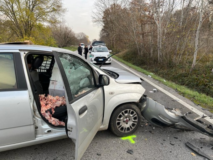 Nichelino, scontro tra due auto sulla provinciale 143: due feriti