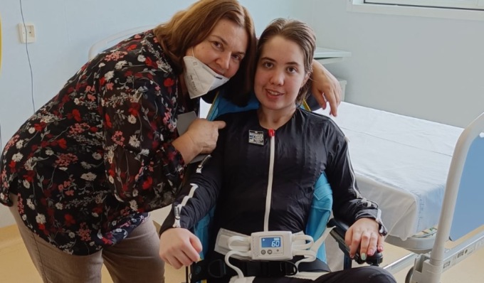 Una neurotuta per Anna: ricoverata al Cto e uscita dal coma, l’aiuterà nella riabilitazione