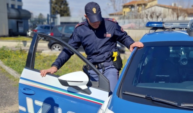 Due cittadini di 30 e 42 anni sono stati arrestati per rapina, resistenza a pubblico ufficiale e lesioni aggravate