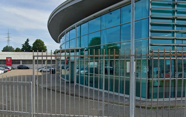 Interiora di pesce inviate per posta al manager di Tesla