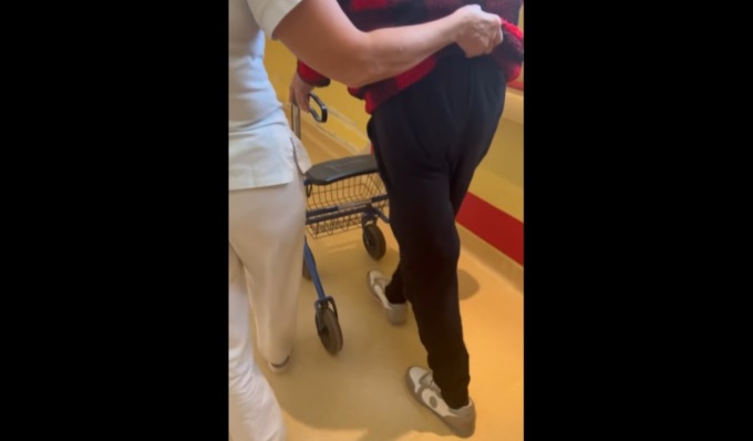 Stefano Tacconi cammina in un video, il figlio Andrea: “Il regalo di Natale più bello”