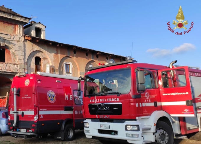 Esalazioni da monossido di carbonio in cascina, anziano soccorso e portato in ospedale