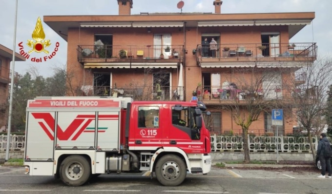 Incendio in appartamento, mamma e figlia 12enne intossicate dai fumi