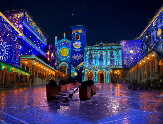 Moncalieri, accese le illuminarie natalizie nel centro storico