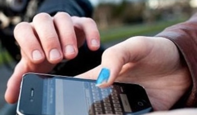 Due furti a distanza di trenta minuti, arrestato 23enne ladro seriale di cellulari