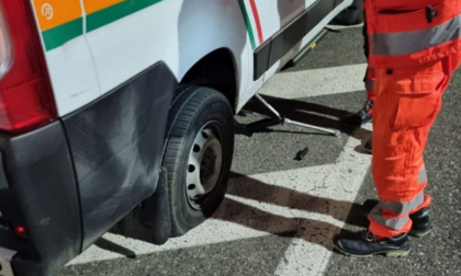 Bucate 17 ruote delle ambulanze della Croce Verde di corso Bolzano
