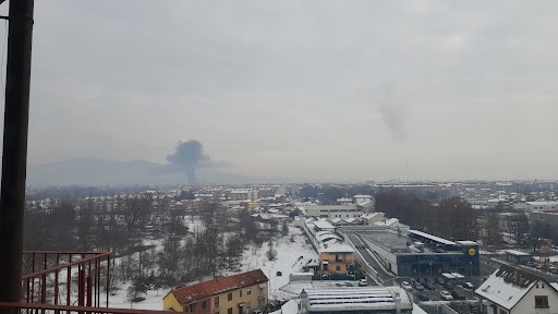 L'incendio visto dal quartiere Boschetto di Nichelino