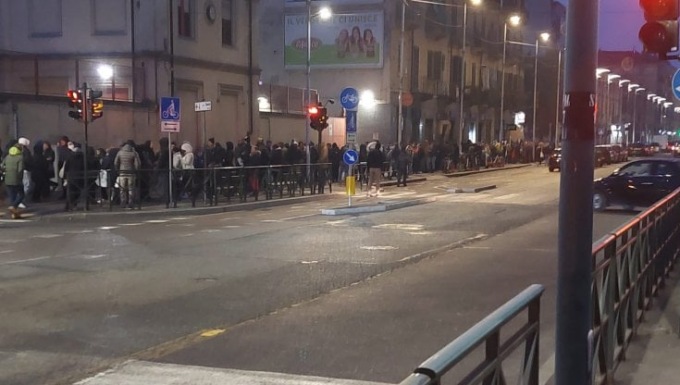 Passaporti, lunghe code al commissariato Nizza per richiedere il documento