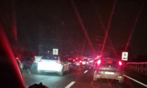 Schianto in Tangenziale Nord tra cinque veicoli: due feriti gravi