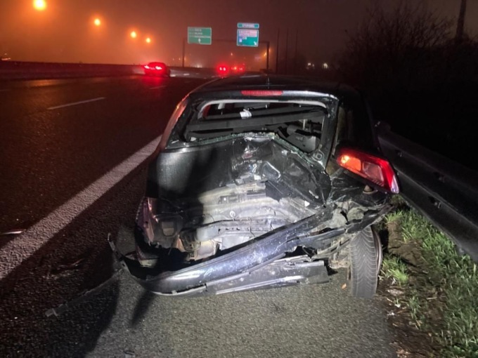 Scontro tra tre auto in tangenziale a Stupinigi: due feriti