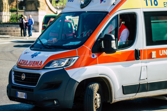 Tragedia a Chiusa di San Michele: una donna muore investita da un treno