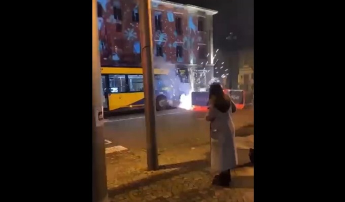 L’insulto e il lancio di un petardo: attacco a un bus GTT a Nichelino