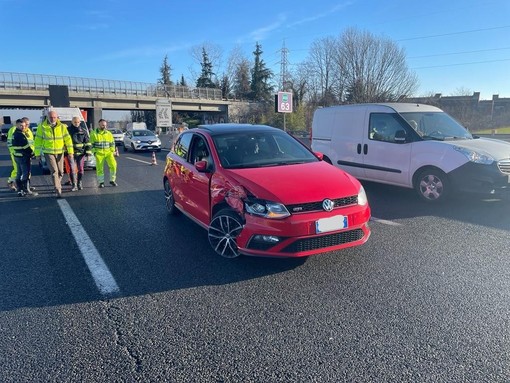 In tangenziale scontro tra due auto all’altezza dello svincolo Statale 24 a Collegno: un ferito