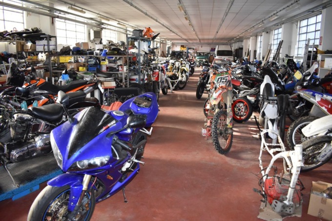 Meccanico abusivo multato con oltre 5mila euro dalla Polizia di Stato