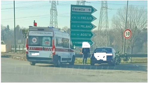 Ciclista investito da un’auto all’imbocco della tangenziale in viale Torino a Nichelino