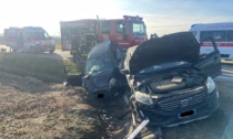 Scontro tra tre auto in via Poirino a Carmagnola: 5 feriti