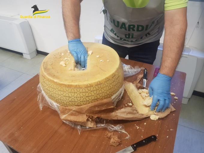 Blitz antidroga della Guardia di Finanza a Torino e in altre città: 10 arresti