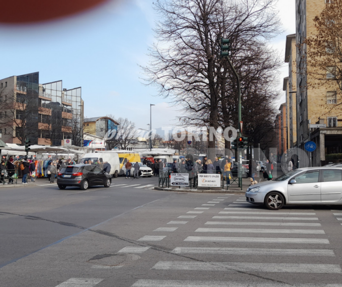 Scontro tra due auto tra via Pio VII e via Vigliani