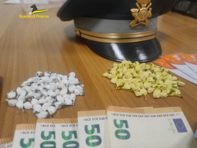 Spacciatore extracomunitario arrestato in flagranza di reato dalla Guardia di Finanza