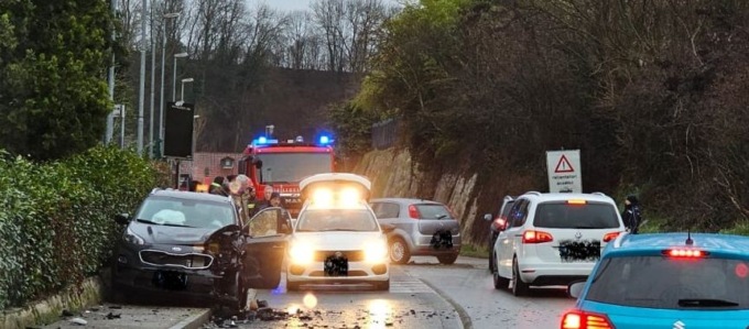 Scontro tra due auto in strada Revigliasco a Moncalieri