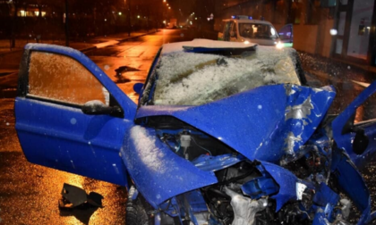 Automobilista percorre corso Marche, si schianta contro un palo della luce e perde la vita