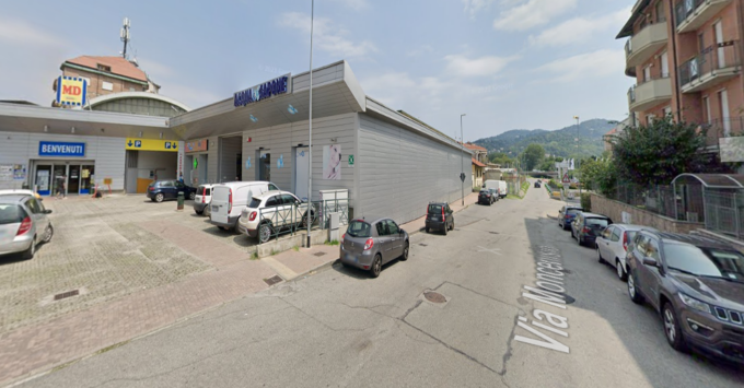 Rapinatore entra in pieno giorno da Acqua e Sapone a Moncalieri e ruba l’incasso della giornata