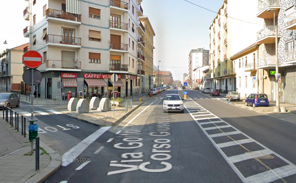 Scontro frontale tra una Jeep e una bisarca a Venaria Reale