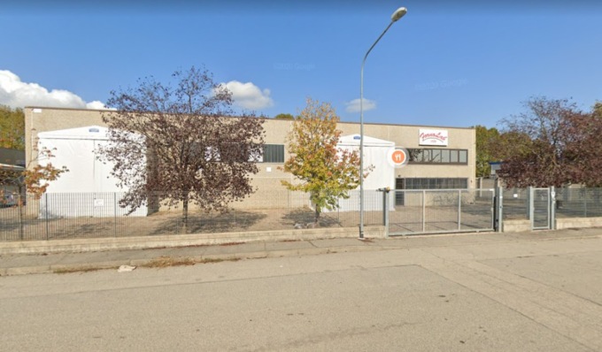 Rimane incastrato con un braccio nella macchina del pane: 26enne in ospedale